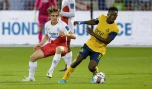 Turkish Midfielder Issues Stark Warning to Dick Advocaat